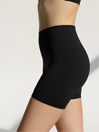 Black seamless anti-chafing shorts for women with breathable stretch fabric
